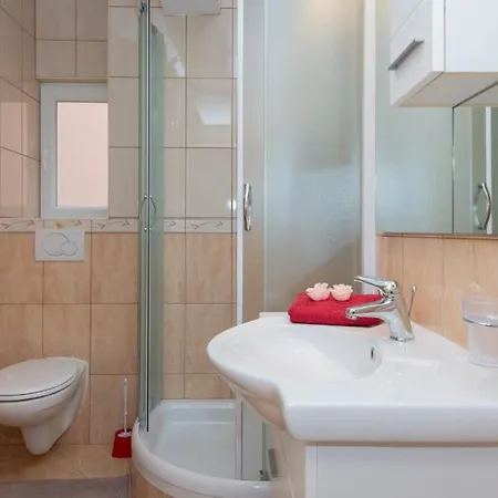 Erstic 1 - By Guide Apartment Baska Voda