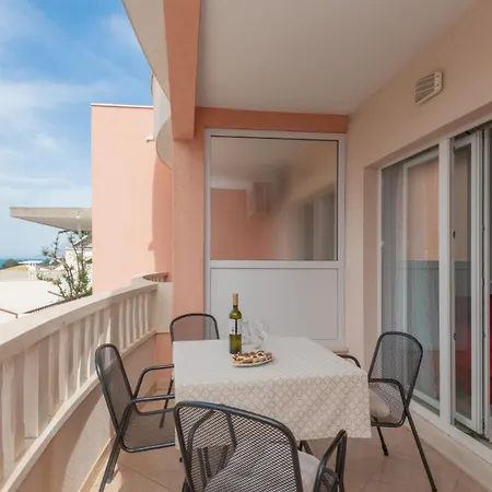 Apartment Erstic 1 - By Guide Baška Voda